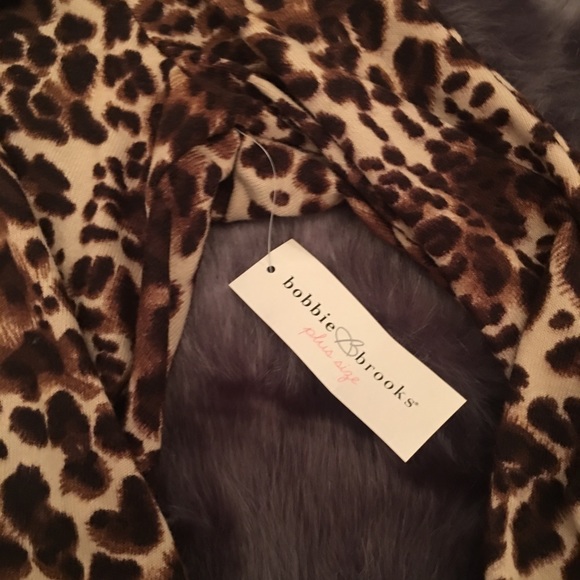 Bobbie Brooks Wide Necked Top. 3/4 Sleeve🐆🖤 - Picture 4 of 6